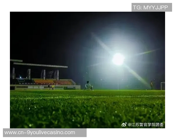 追逐足球梦想的旅程与坚持的力量在绿茵场上绽放光彩